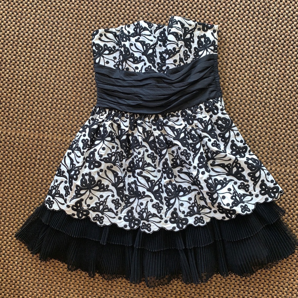 Betsey Johnson • Black & White Party Dress